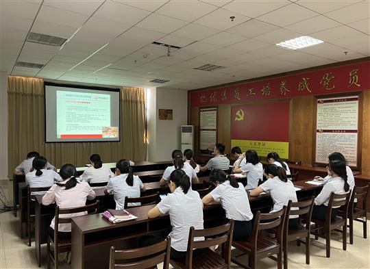 世界杯集团有限公司
组织参加疫情常态化下建筑企业经营管理风险管控培训